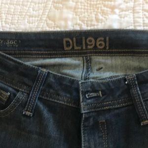 DLI961 jeans,